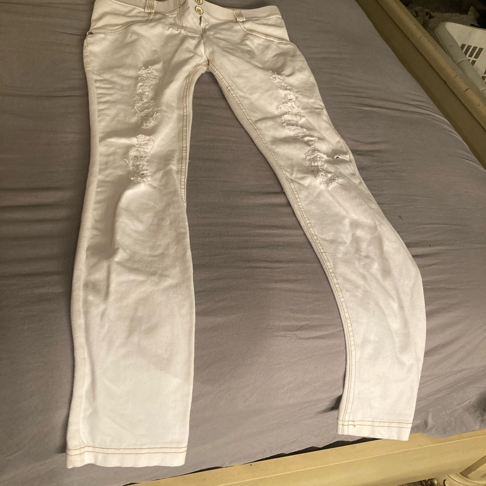 Distressed white Freddy’s x small